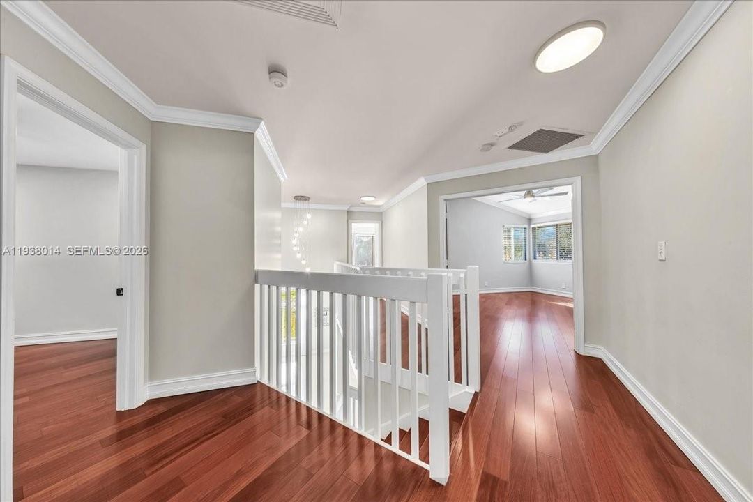 En Venta: $815,000 (4 camas, 2 baños, 2526 Pies cuadrados)