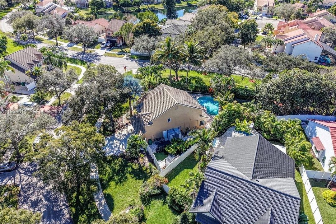 En Venta: $815,000 (4 camas, 2 baños, 2526 Pies cuadrados)