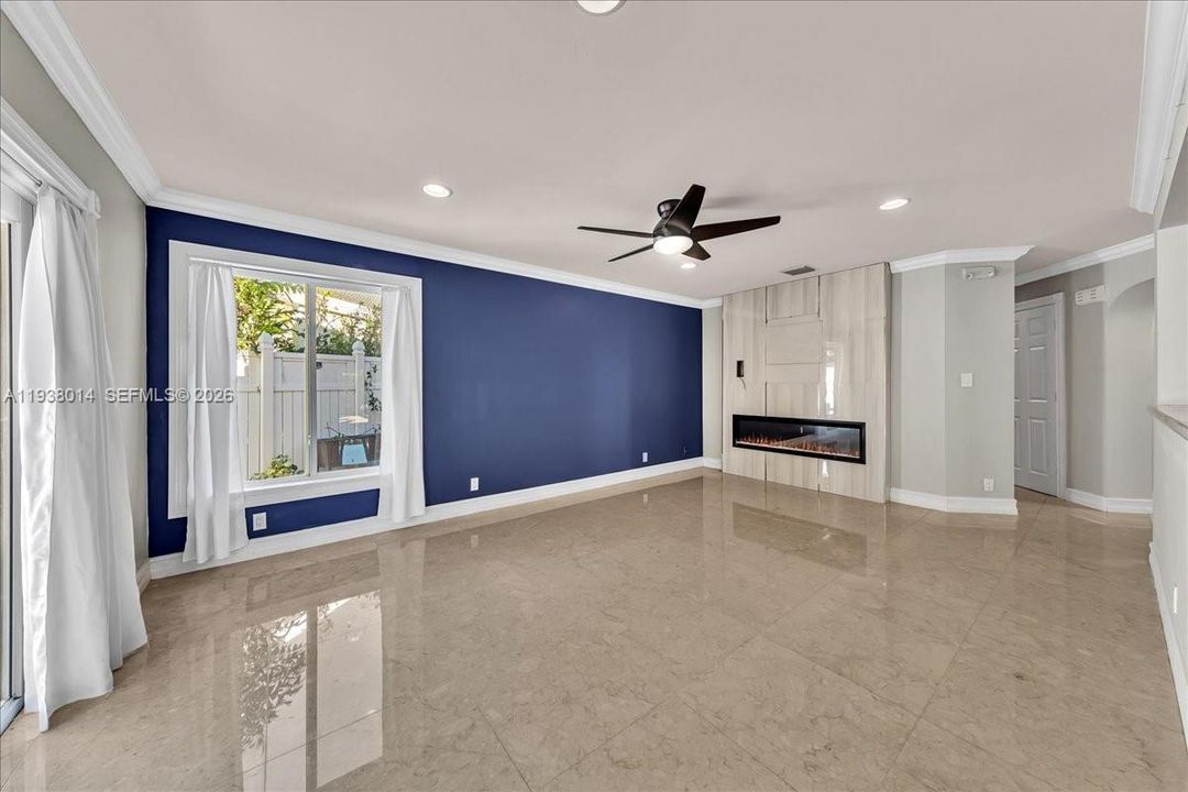 En Venta: $815,000 (4 camas, 2 baños, 2526 Pies cuadrados)