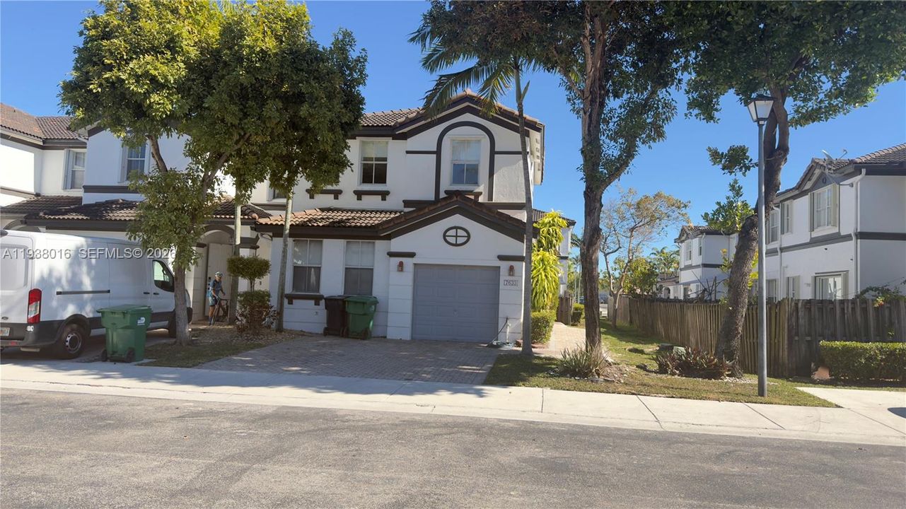 For Rent: $3,500 (3 beds, 2 baths, 1511 Square Feet)