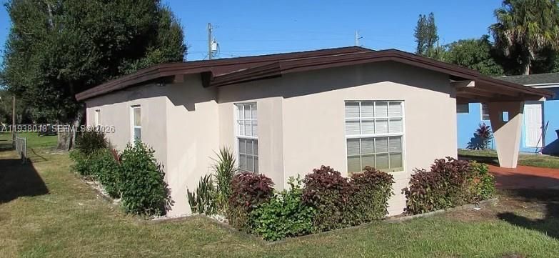 For Rent: $1,700 (2 beds, 1 baths, 806 Square Feet)