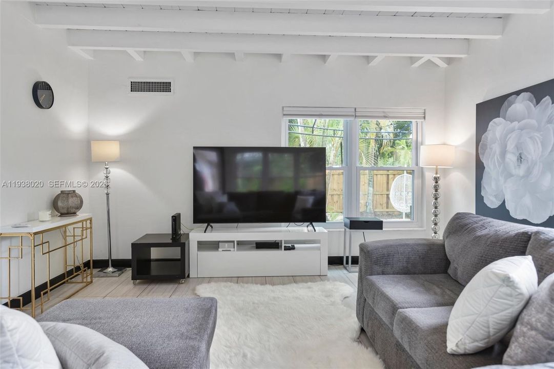 En Venta: $1,100,000 (3 camas, 2 baños, 1500 Pies cuadrados)