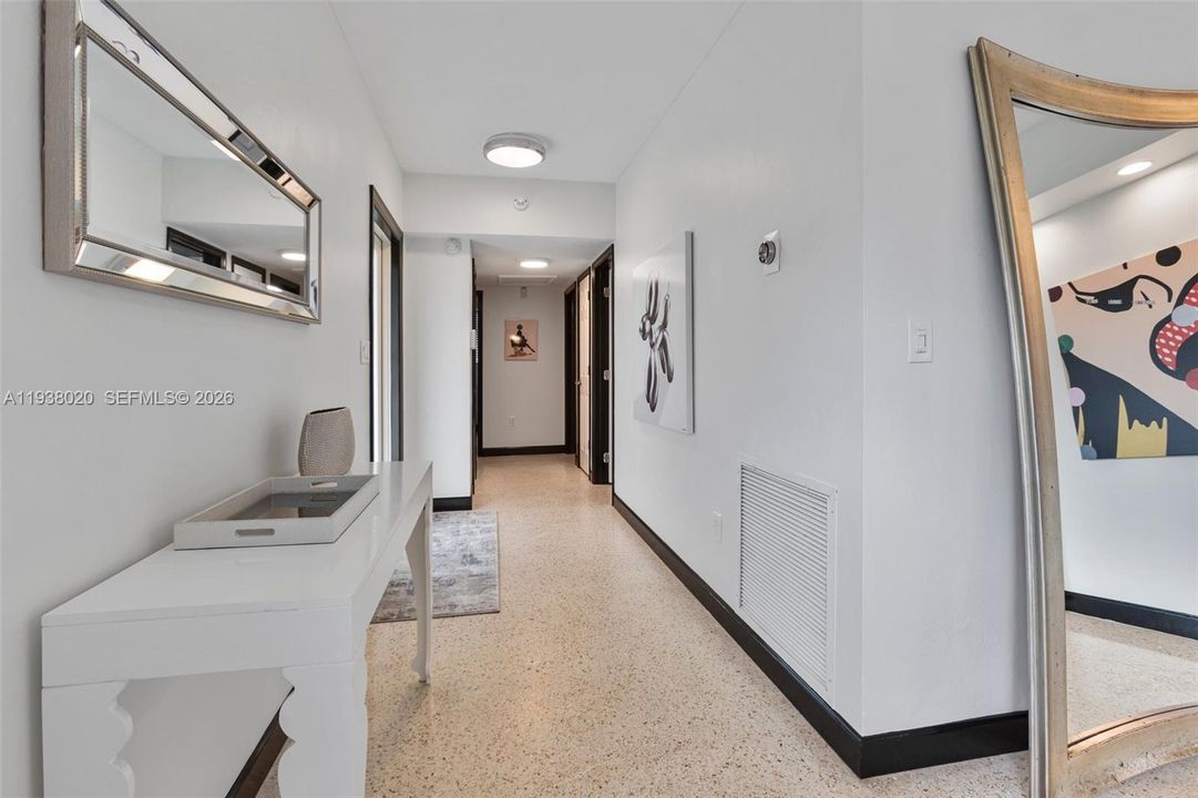 En Venta: $1,100,000 (3 camas, 2 baños, 1500 Pies cuadrados)