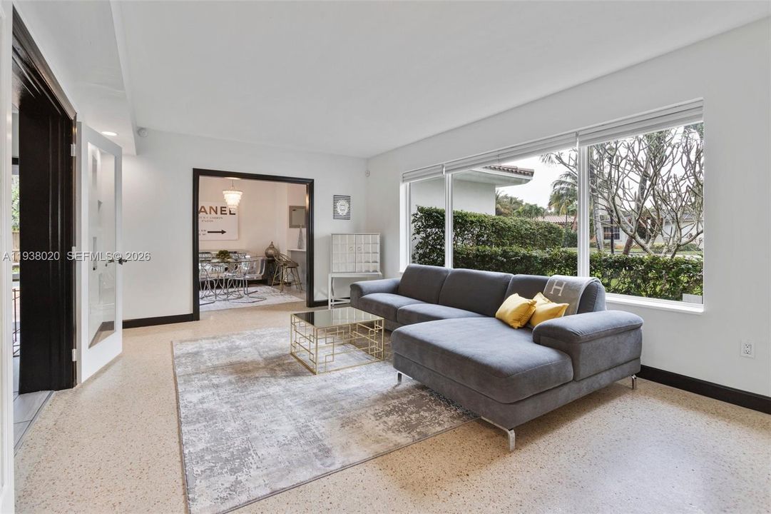 En Venta: $1,100,000 (3 camas, 2 baños, 1500 Pies cuadrados)