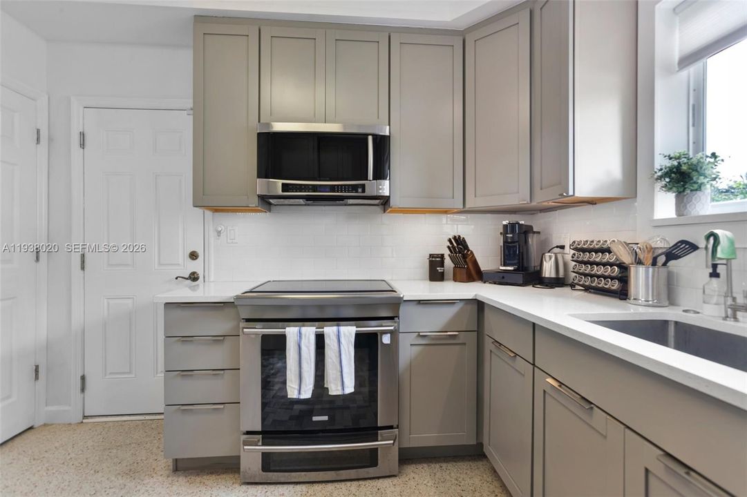 En Venta: $1,100,000 (3 camas, 2 baños, 1500 Pies cuadrados)