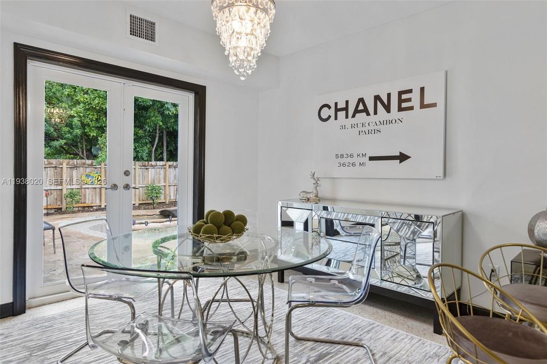 En Venta: $1,100,000 (3 camas, 2 baños, 1500 Pies cuadrados)