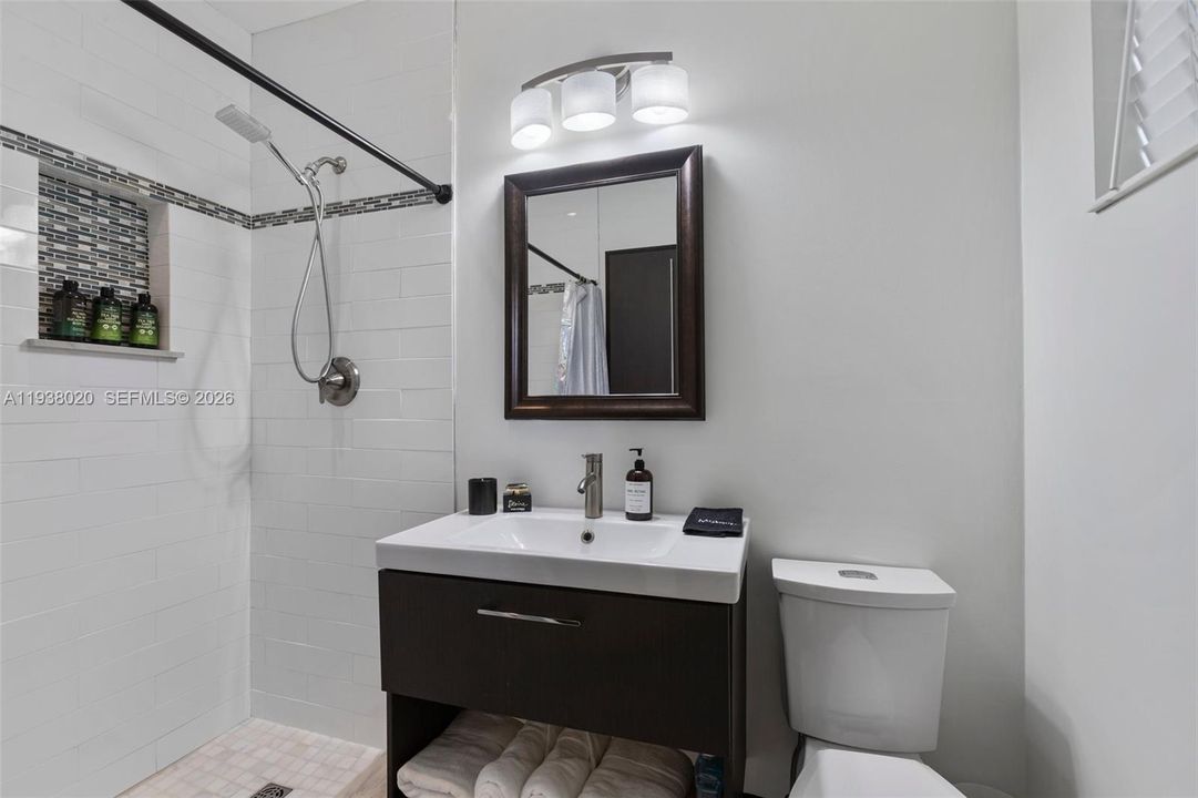 En Venta: $1,100,000 (3 camas, 2 baños, 1500 Pies cuadrados)