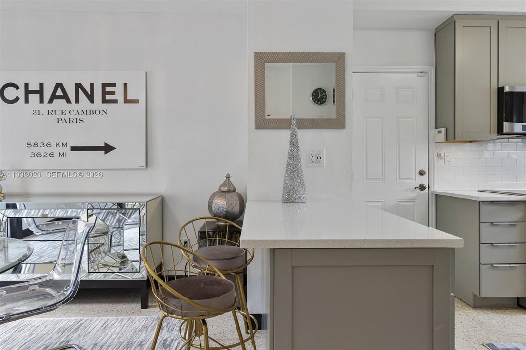 En Venta: $1,100,000 (3 camas, 2 baños, 1500 Pies cuadrados)