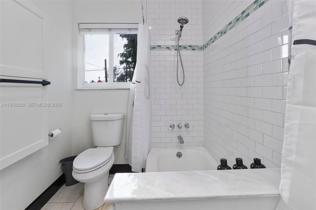 En Venta: $1,100,000 (3 camas, 2 baños, 1500 Pies cuadrados)