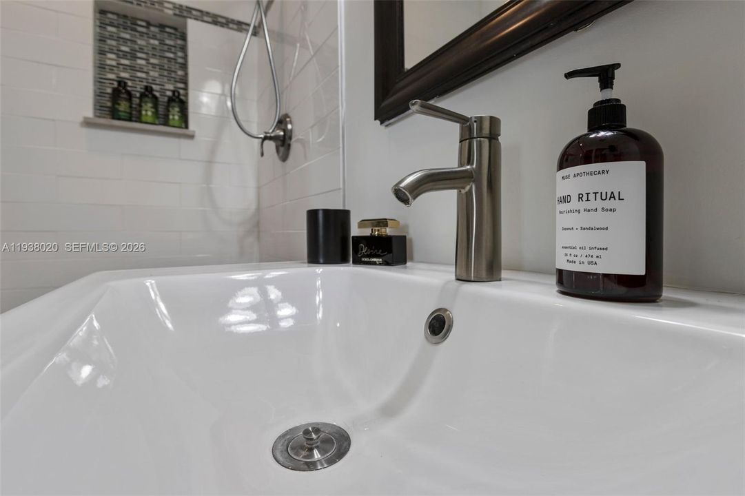 En Venta: $1,100,000 (3 camas, 2 baños, 1500 Pies cuadrados)