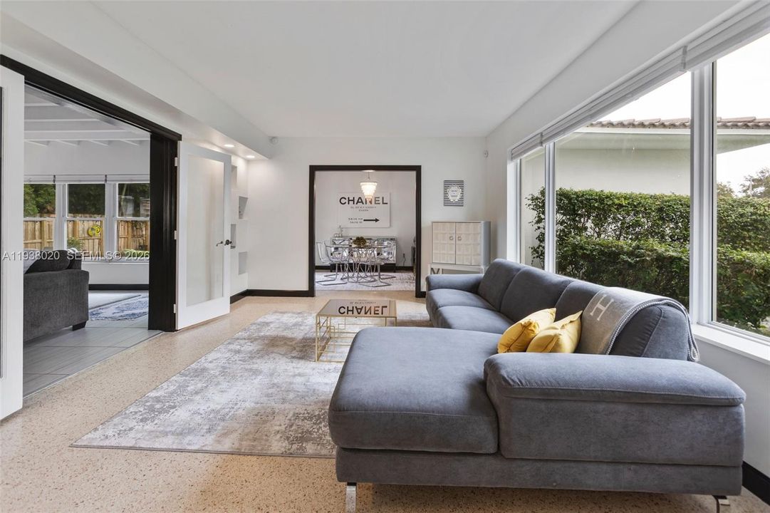 En Venta: $1,100,000 (3 camas, 2 baños, 1500 Pies cuadrados)