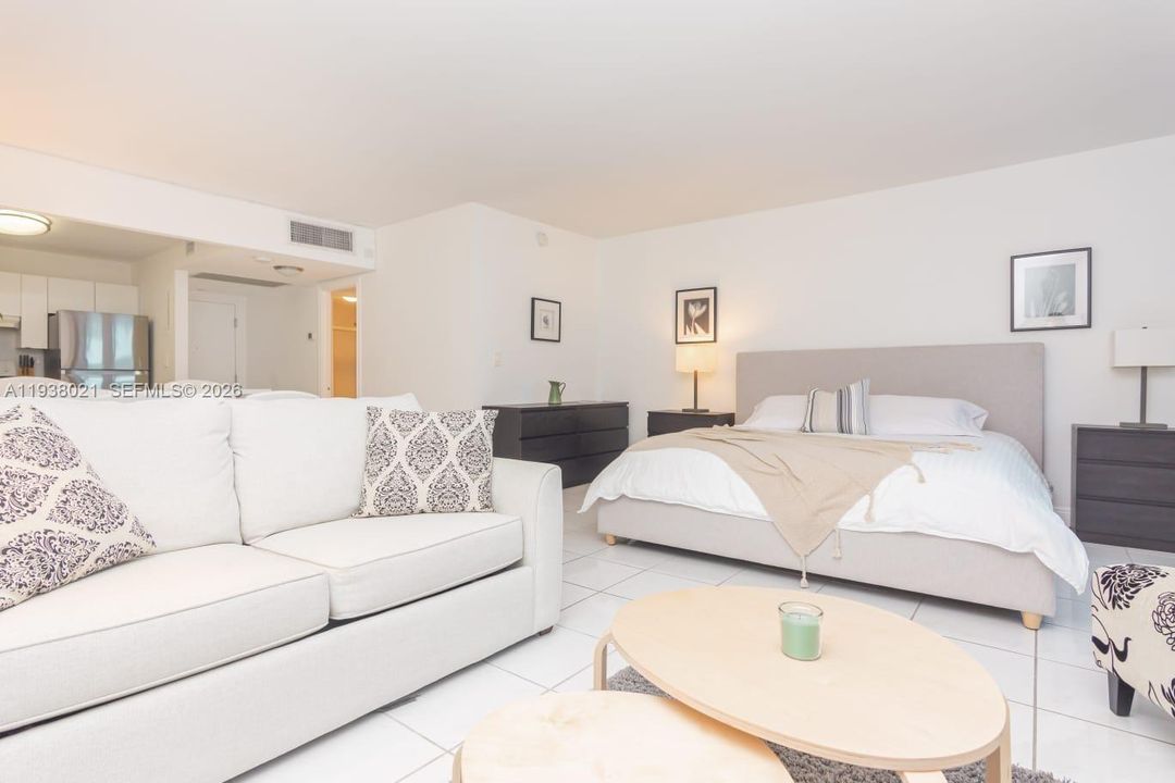 For Sale: $690,000 (0 beds, 1 baths, 660 Square Feet)