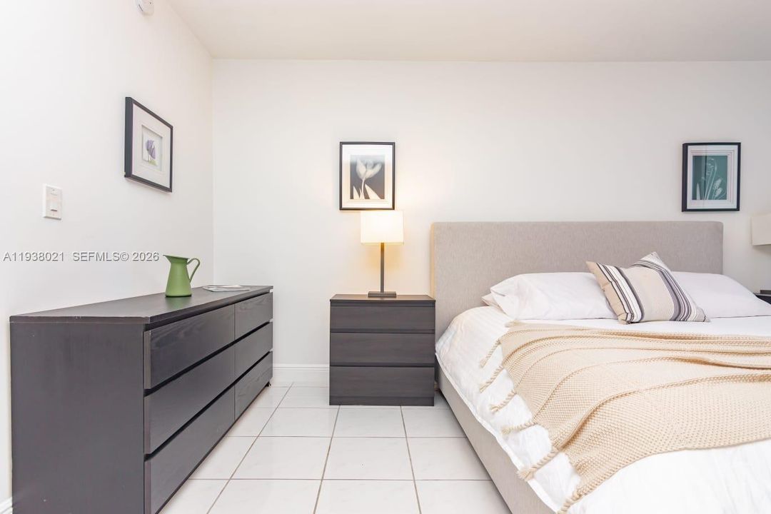 For Sale: $690,000 (0 beds, 1 baths, 660 Square Feet)