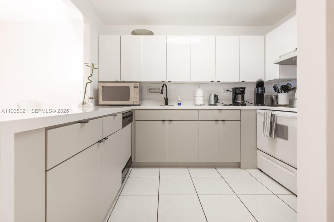 For Sale: $690,000 (0 beds, 1 baths, 660 Square Feet)