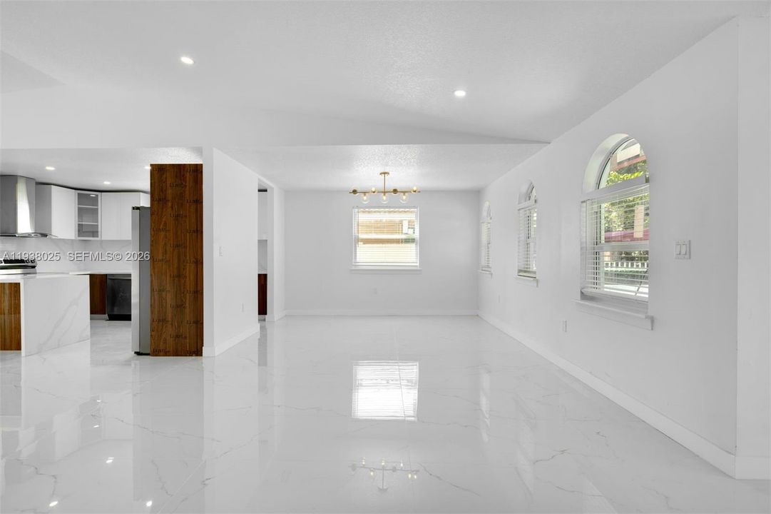 En Venta: $1,175,000 (3 camas, 2 baños, 1685 Pies cuadrados)