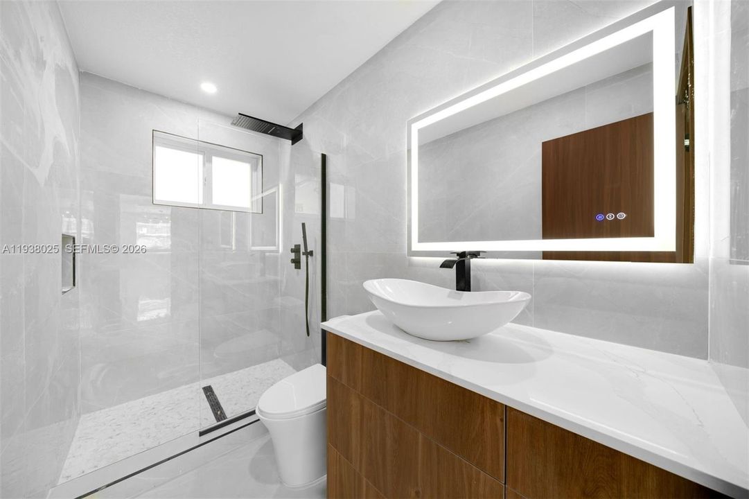 En Venta: $1,175,000 (3 camas, 2 baños, 1685 Pies cuadrados)