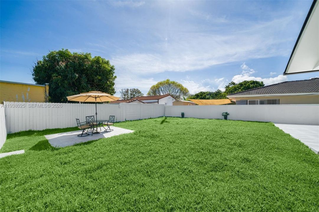 En Venta: $1,175,000 (3 camas, 2 baños, 1685 Pies cuadrados)