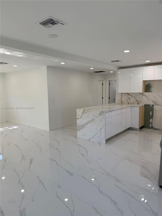 待售: $699,000 (2 贝兹, 2 浴室, 955 平方英尺)