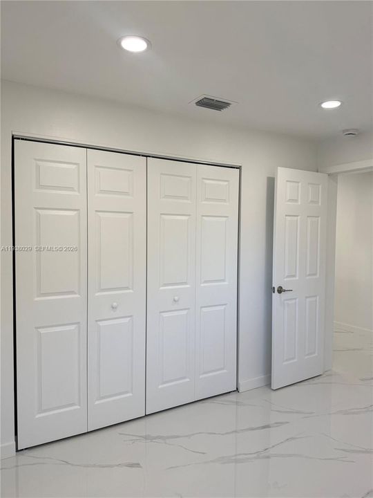 待售: $699,000 (2 贝兹, 2 浴室, 955 平方英尺)