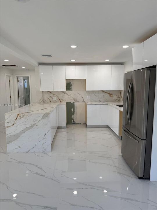 待售: $699,000 (2 贝兹, 2 浴室, 955 平方英尺)