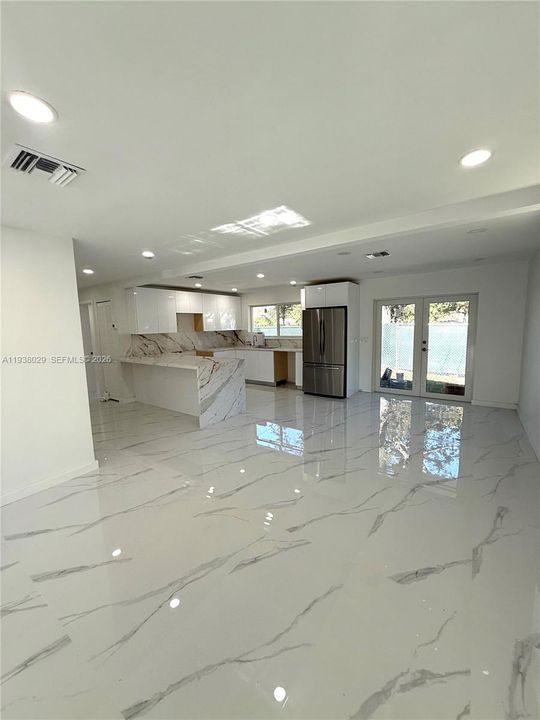 待售: $699,000 (2 贝兹, 2 浴室, 955 平方英尺)