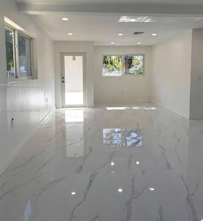 待售: $699,000 (2 贝兹, 2 浴室, 955 平方英尺)