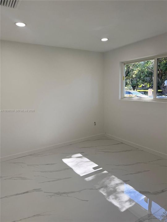 待售: $699,000 (2 贝兹, 2 浴室, 955 平方英尺)