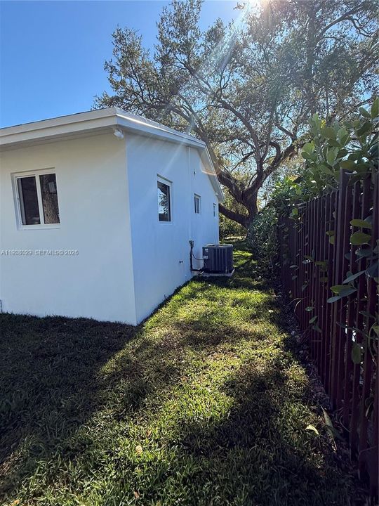 待售: $699,000 (2 贝兹, 2 浴室, 955 平方英尺)