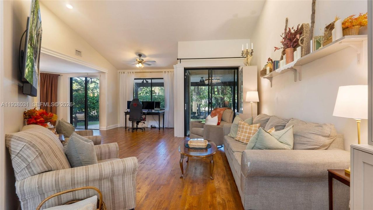 En Venta: $650,000 (3 camas, 2 baños, 2029 Pies cuadrados)