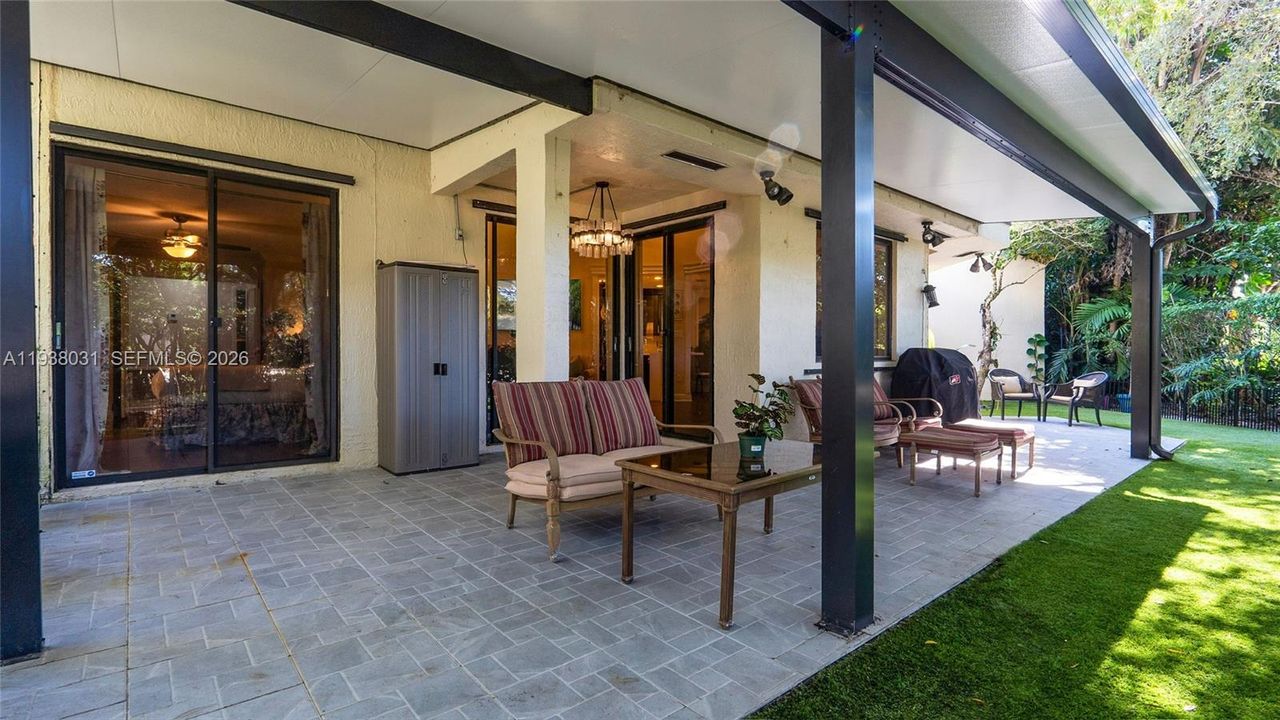 En Venta: $650,000 (3 camas, 2 baños, 2029 Pies cuadrados)