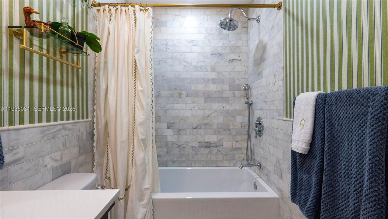 En Venta: $650,000 (3 camas, 2 baños, 2029 Pies cuadrados)