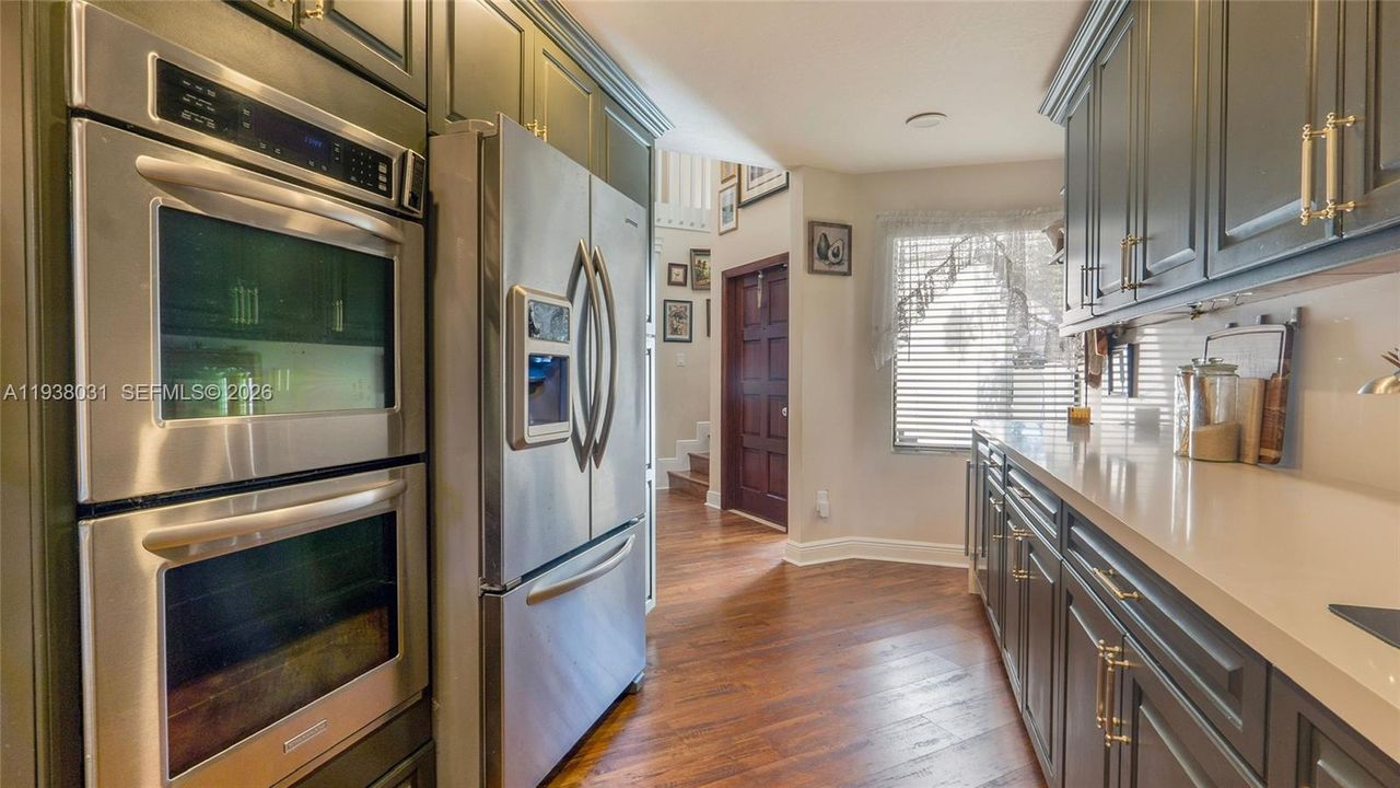 En Venta: $650,000 (3 camas, 2 baños, 2029 Pies cuadrados)