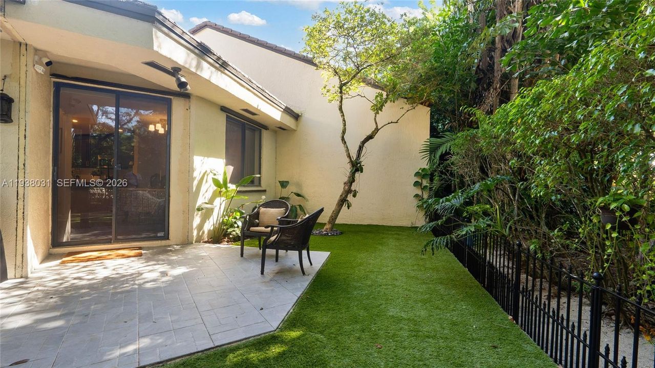 En Venta: $650,000 (3 camas, 2 baños, 2029 Pies cuadrados)