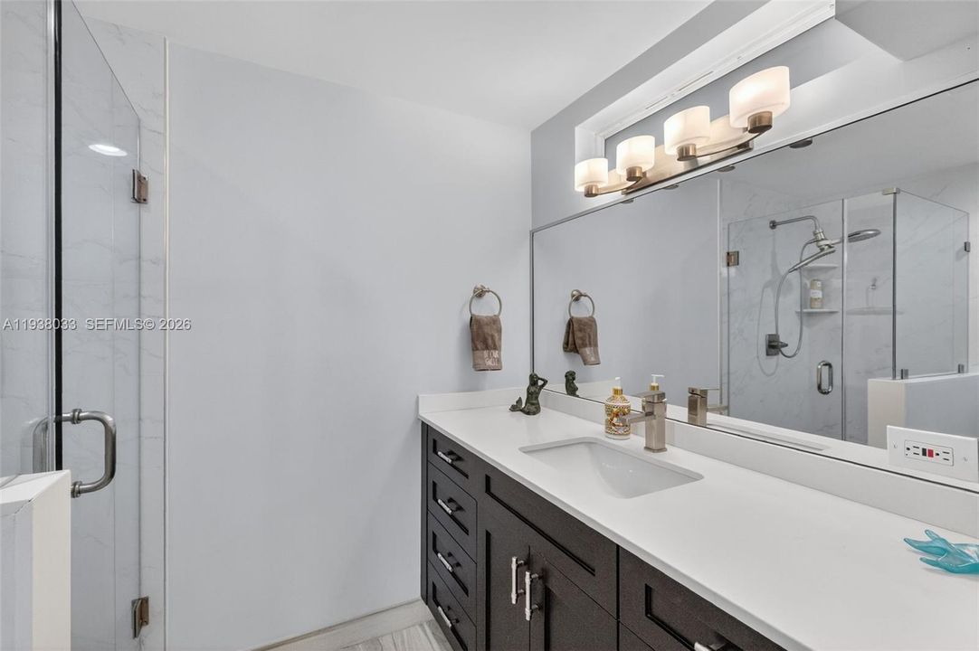 En Venta: $870,000 (2 camas, 2 baños, 980 Pies cuadrados)