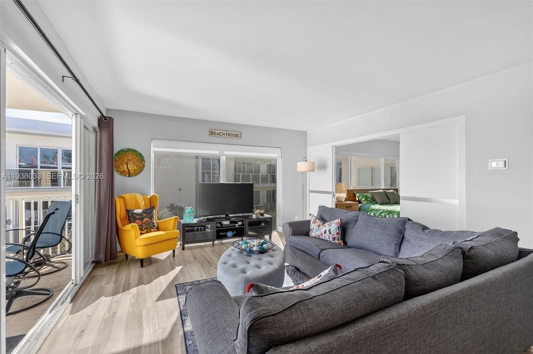 En Venta: $870,000 (2 camas, 2 baños, 980 Pies cuadrados)