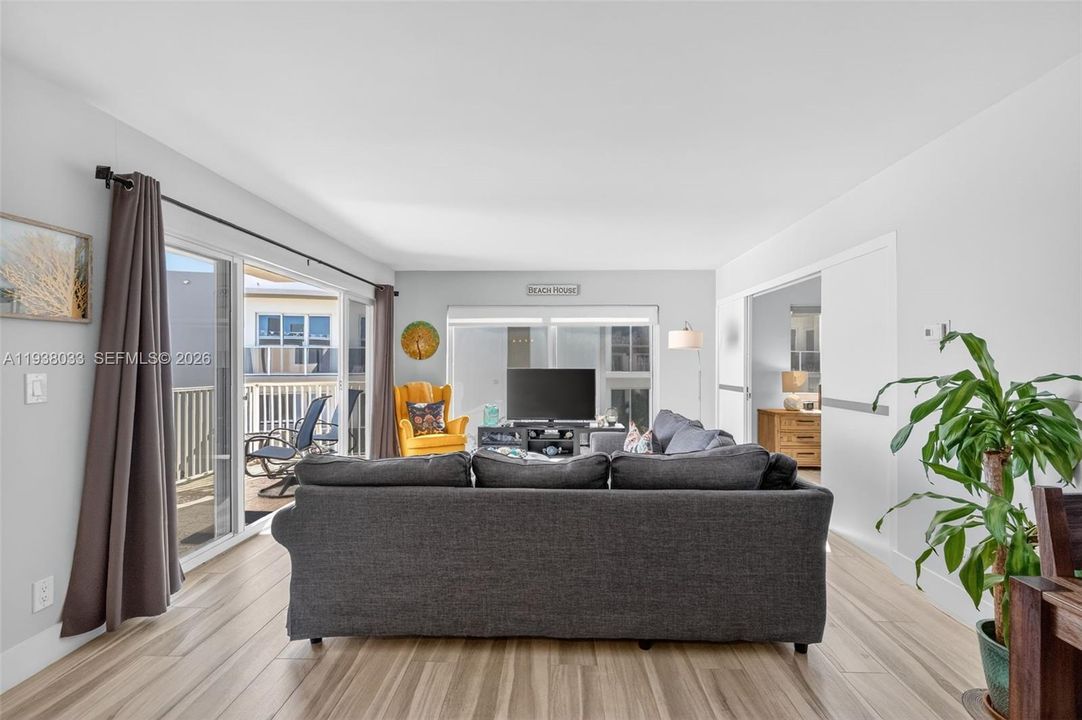 En Venta: $870,000 (2 camas, 2 baños, 980 Pies cuadrados)