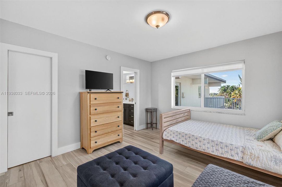 En Venta: $870,000 (2 camas, 2 baños, 980 Pies cuadrados)