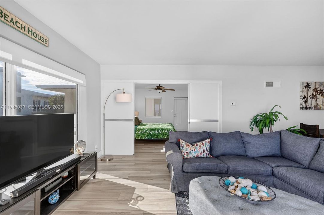 En Venta: $870,000 (2 camas, 2 baños, 980 Pies cuadrados)