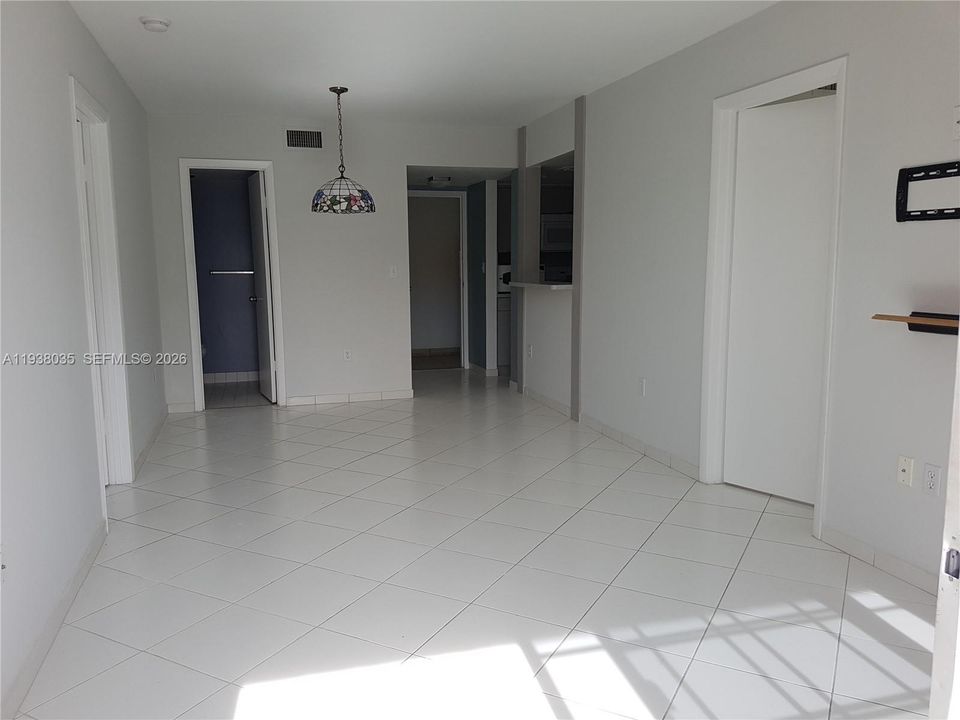 出租: $2,800 (2 贝兹, 2 浴室, 800 平方英尺)