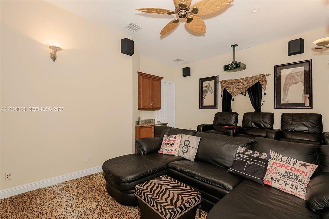 待售: $1,569,995 (5 贝兹, 4 浴室, 4521 平方英尺)