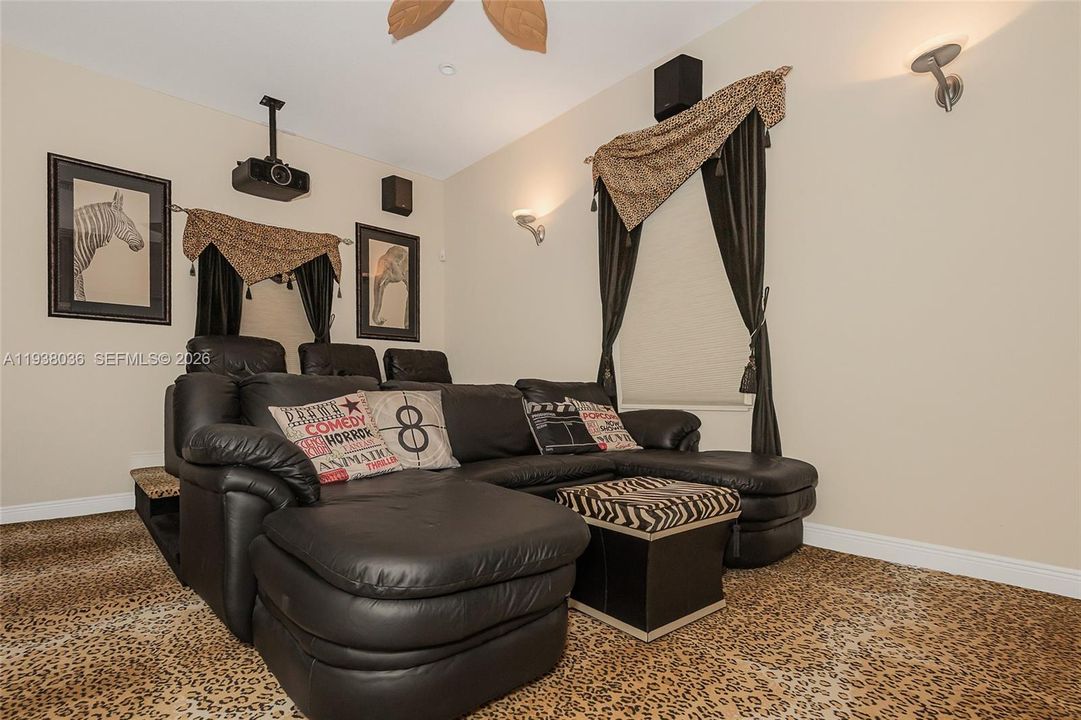 待售: $1,569,995 (5 贝兹, 4 浴室, 4521 平方英尺)