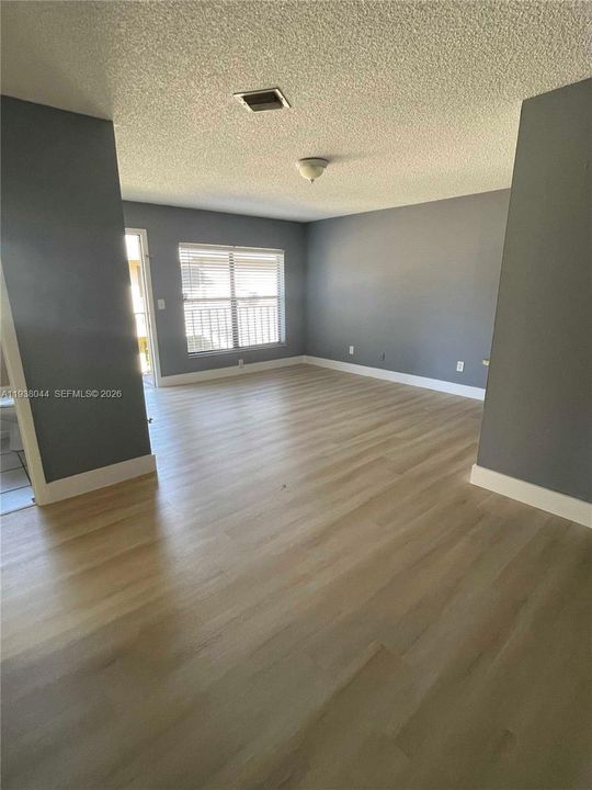 待售: $275,000 (2 贝兹, 2 浴室, 750 平方英尺)