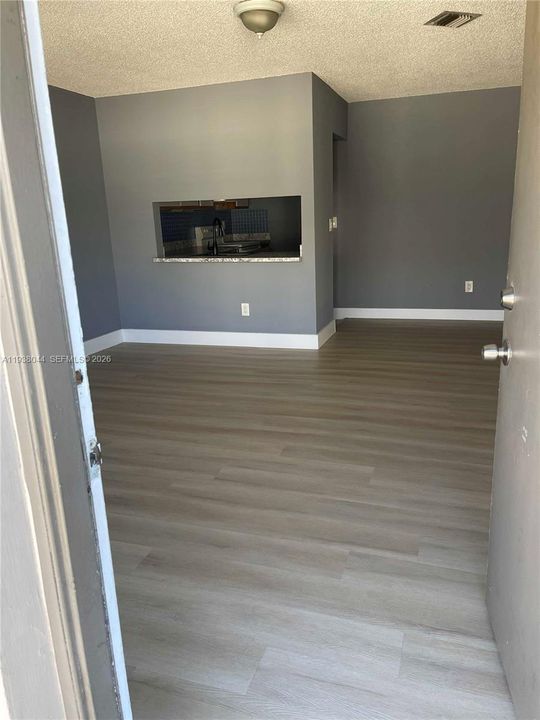 待售: $275,000 (2 贝兹, 2 浴室, 750 平方英尺)