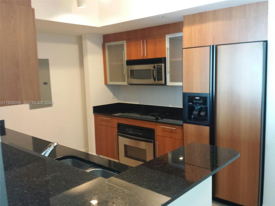 出租: $3,995 (2 贝兹, 2 浴室, 1227 平方英尺)