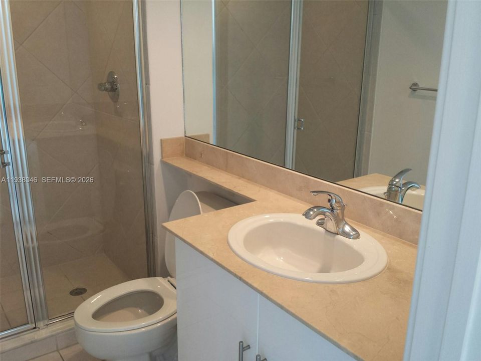 出租: $3,995 (2 贝兹, 2 浴室, 1227 平方英尺)