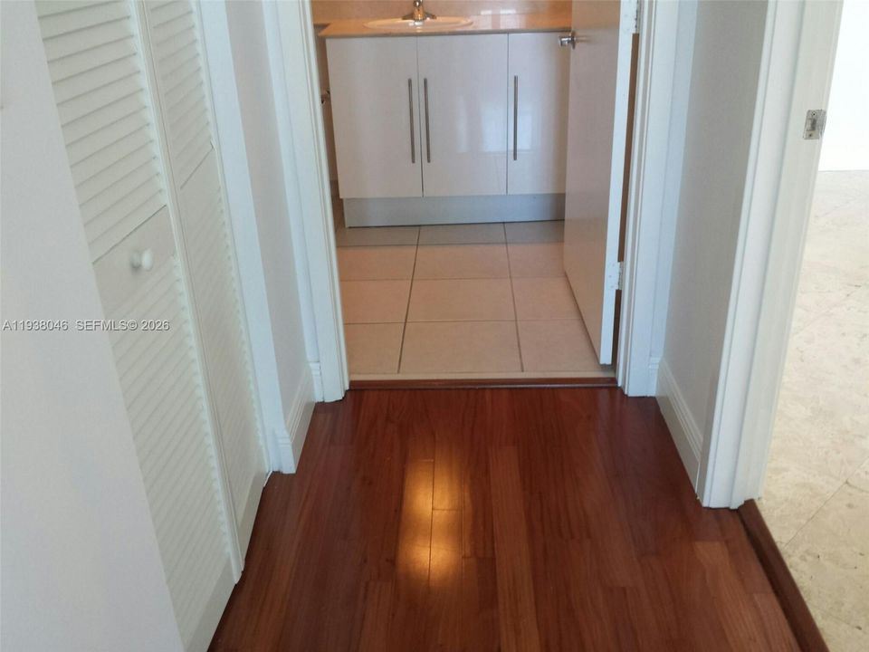 出租: $3,995 (2 贝兹, 2 浴室, 1227 平方英尺)