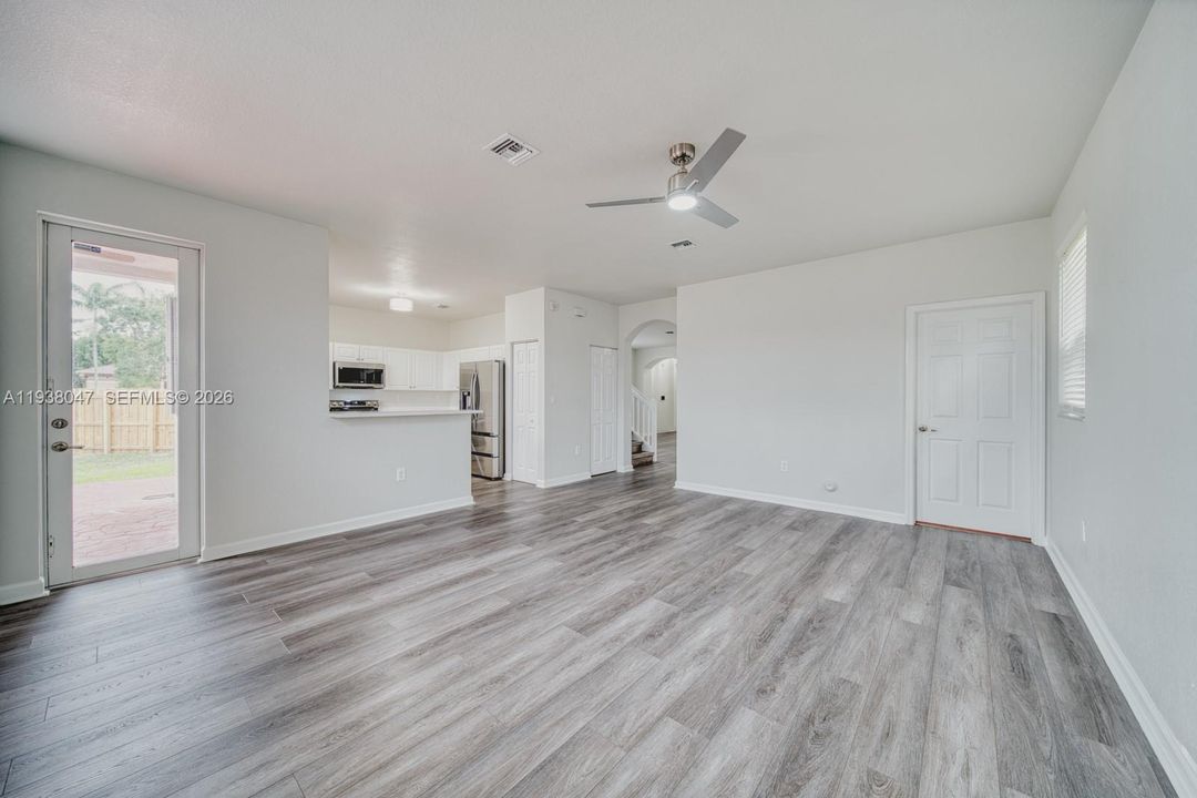 В аренду: $3,500 (4 спален, 2 ванн, 2420 Квадратных фут)