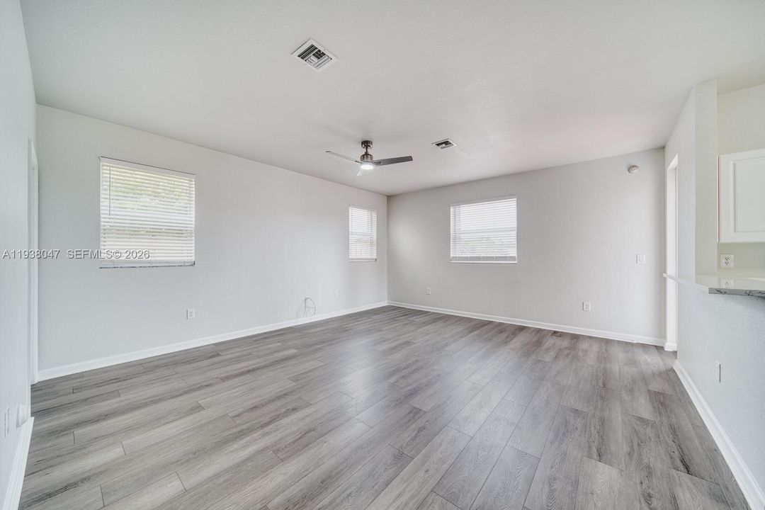 В аренду: $3,500 (4 спален, 2 ванн, 2420 Квадратных фут)