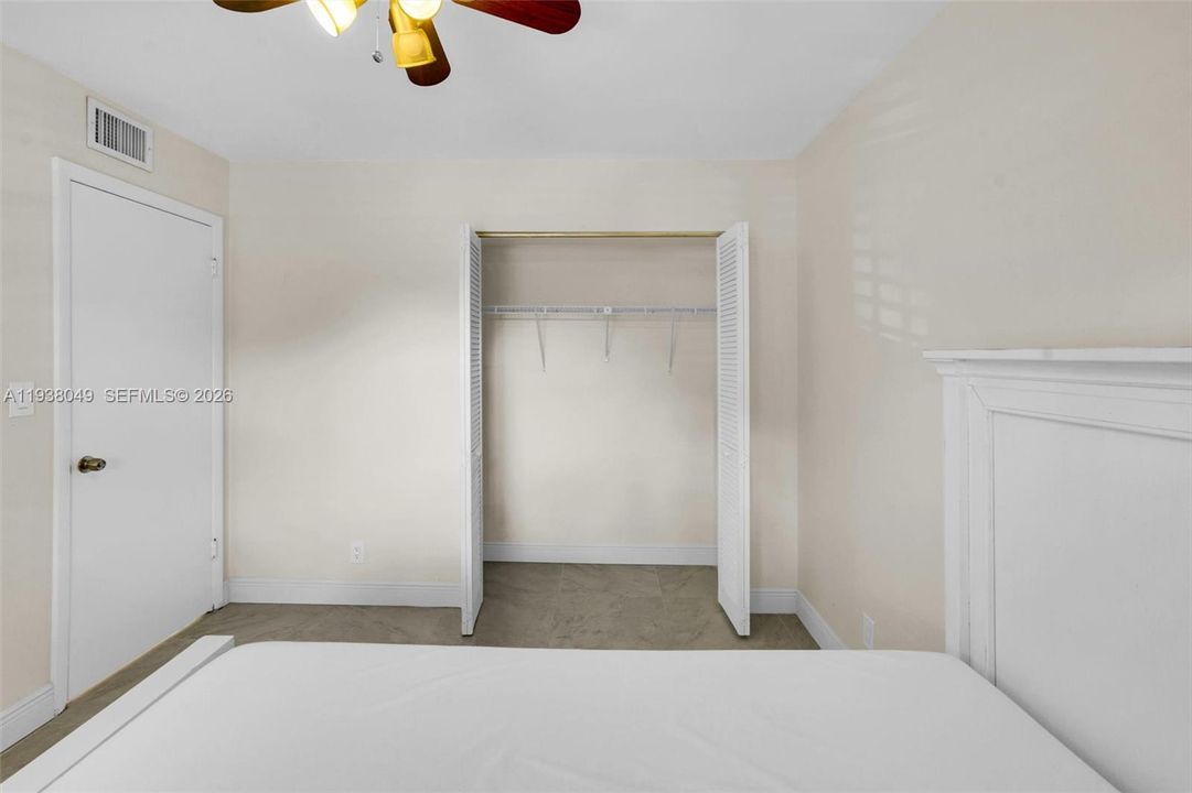 For Sale: $255,000 (2 beds, 2 baths, 940 Square Feet)