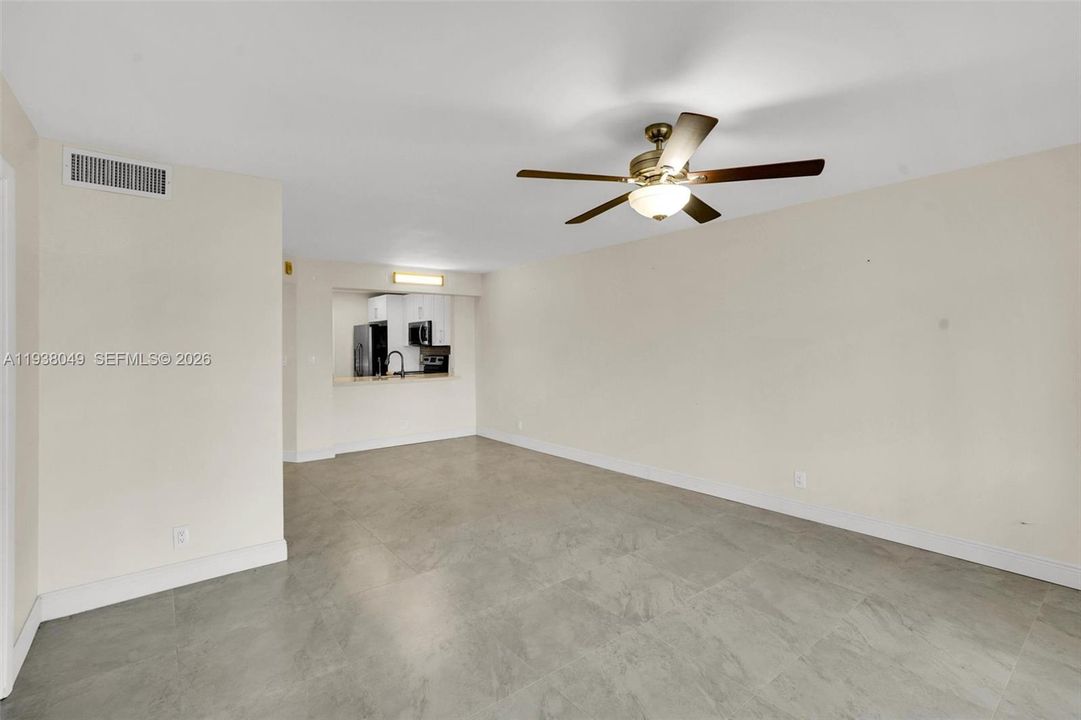 For Sale: $255,000 (2 beds, 2 baths, 940 Square Feet)